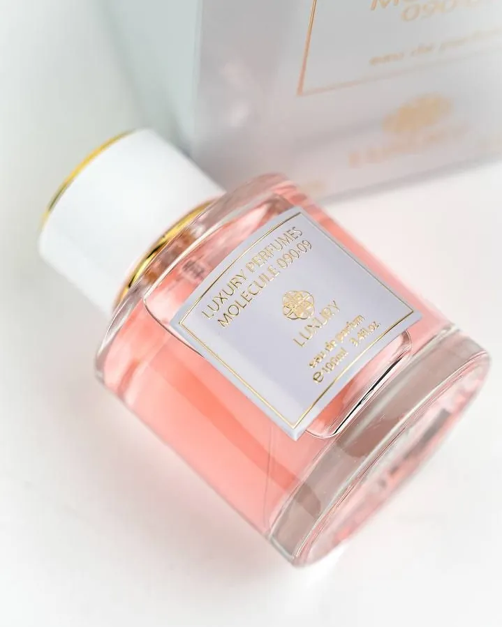 Luxury Perfumes Molecula 090 09 — perfume bottle